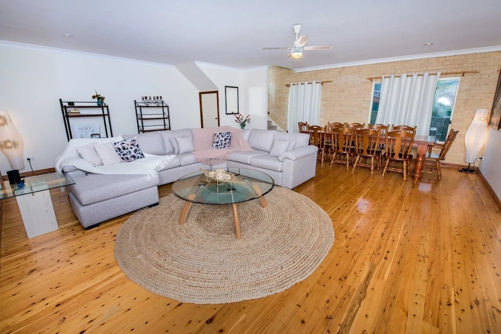 1-39 Leonard Ave - comfort, space and Wi-Fi