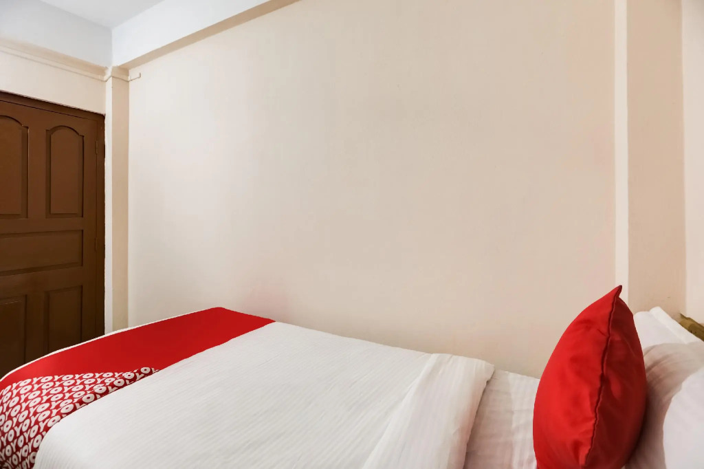 OYO 44691 Hotel East