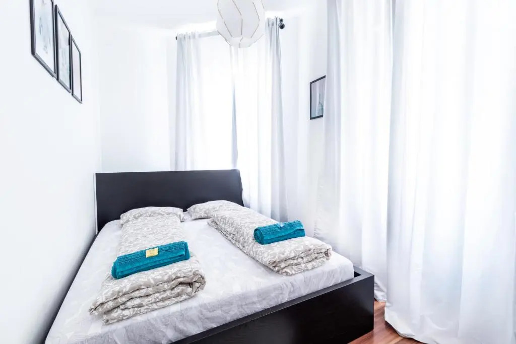New: Beautiful Central Apartment Next To U-Station