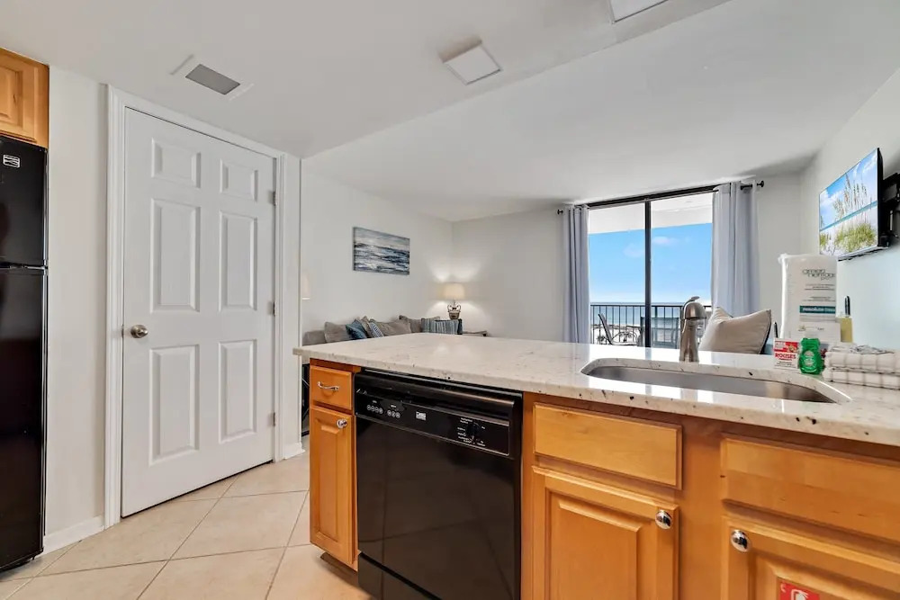 1br/1ba Sleeps 4 Near Beach w/ Breathtaking Ocean Views