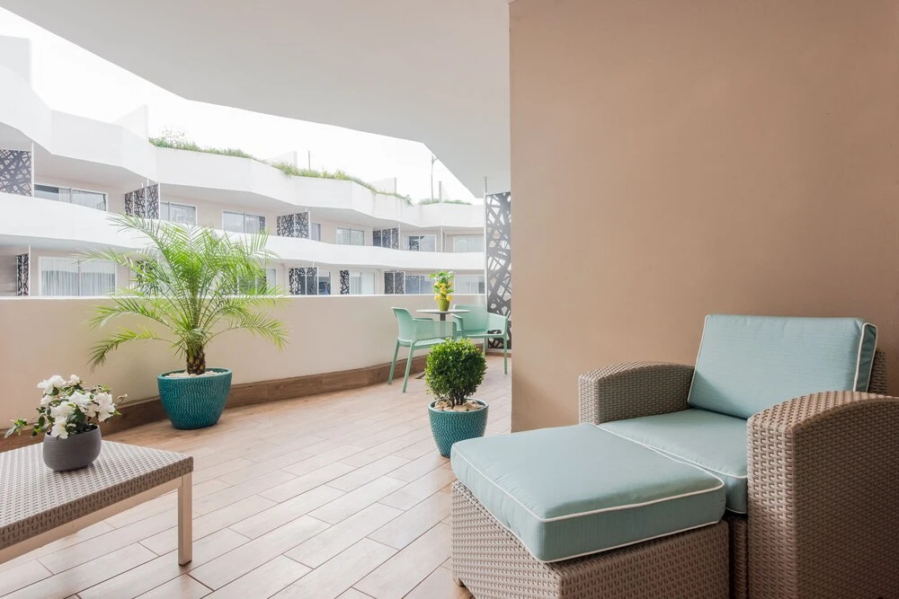 LUXURY 1-bdr -ROOFTOP POOL-GYM-PARK G310