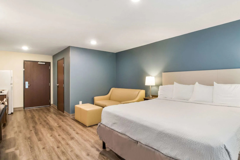 WoodSpring Suites Lake Jackson