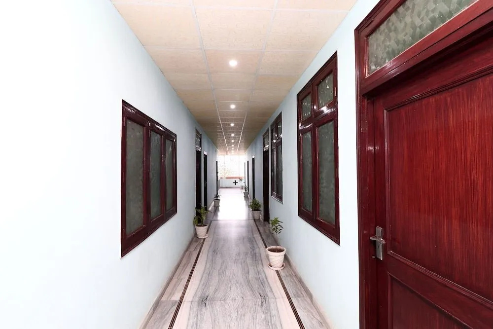 OYO 16109 Hotel Ayaan