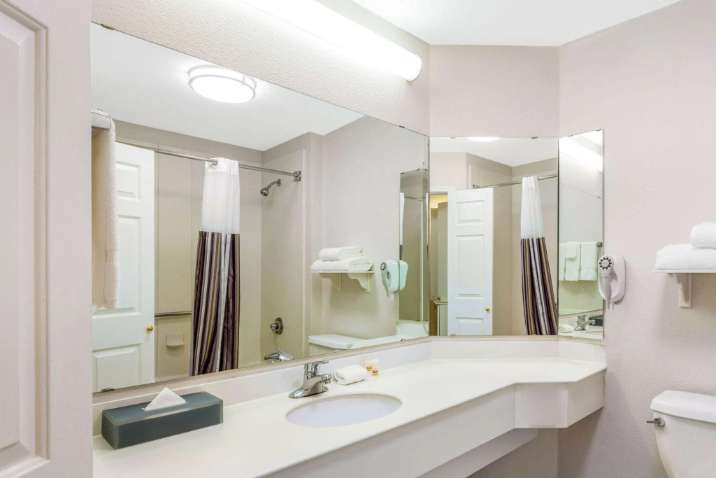 La Quinta Inn & Suites by Wyndham Fremont Silicon Valley