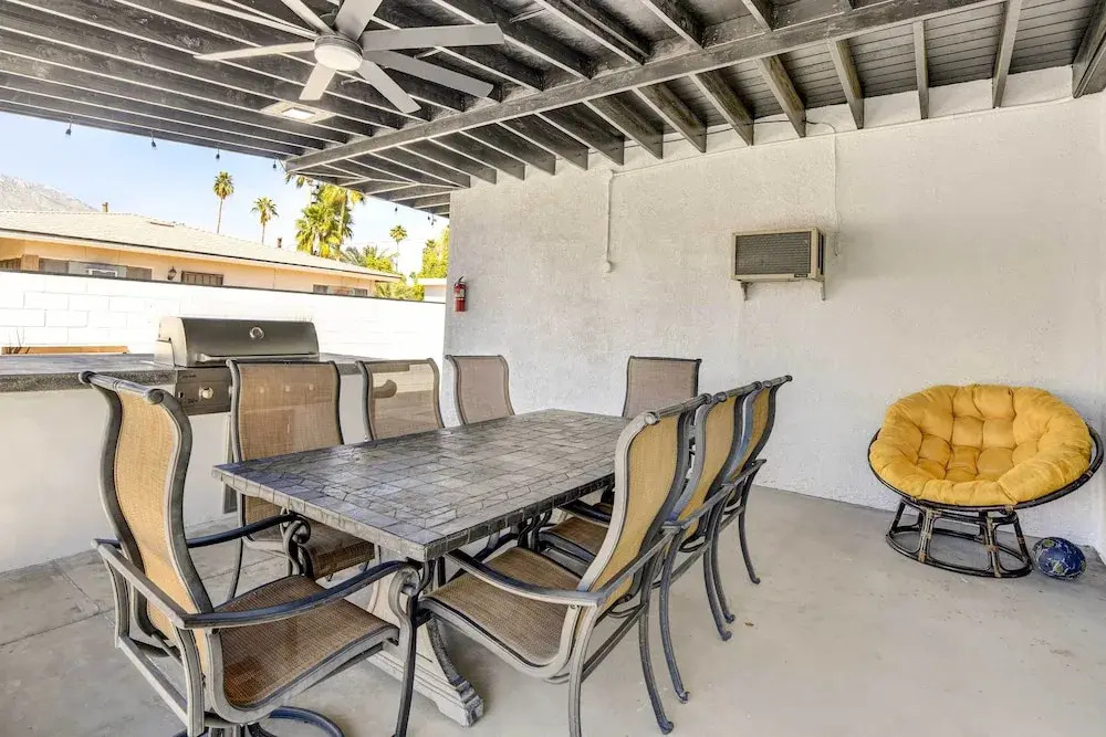 Private Pool & Spa: Stylish Palm Springs Home
