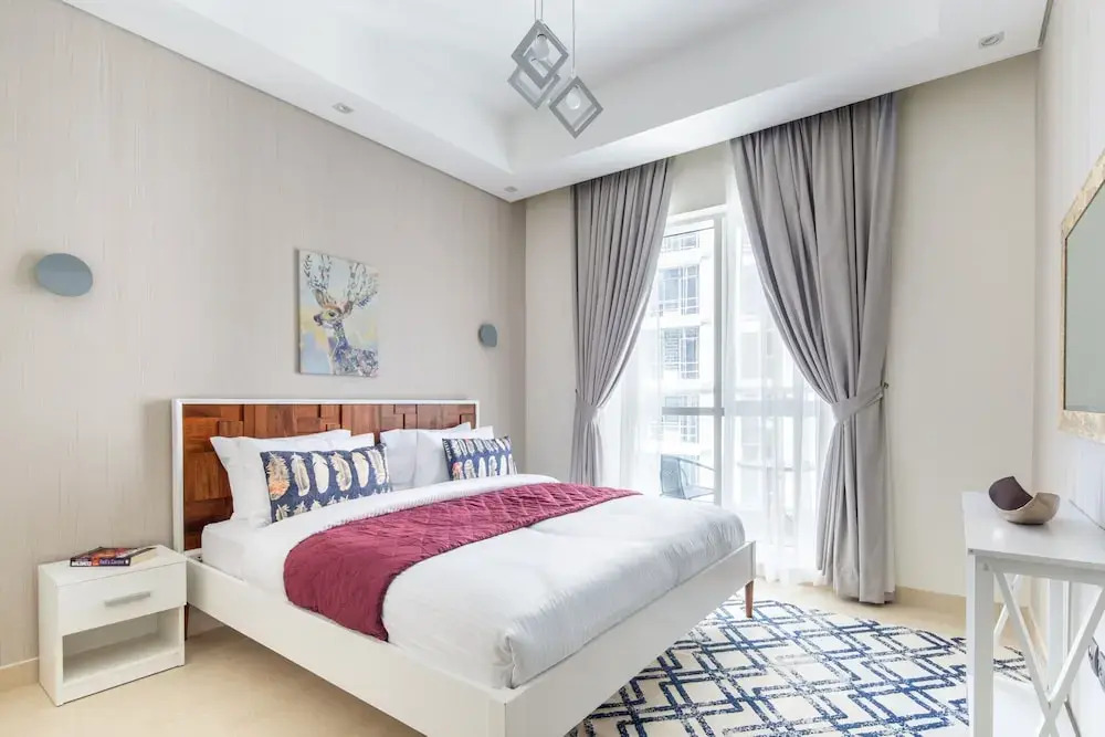 Luxuriously Elegant 2BR Apartment in Downtown Dubai