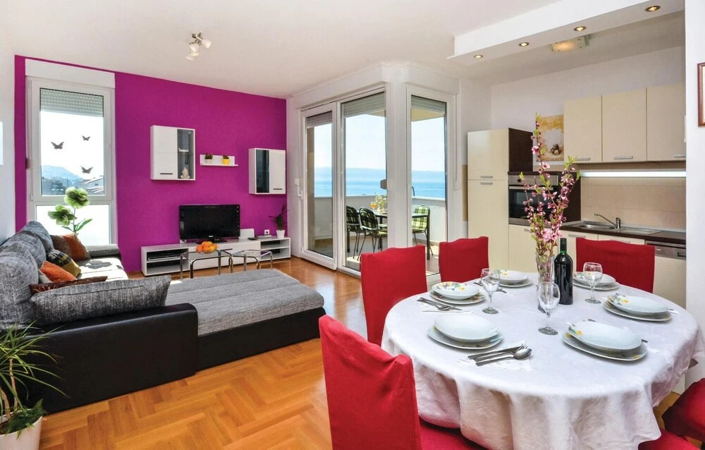 Amazing Home in Podstrana With Wifi and 2 Bedrooms