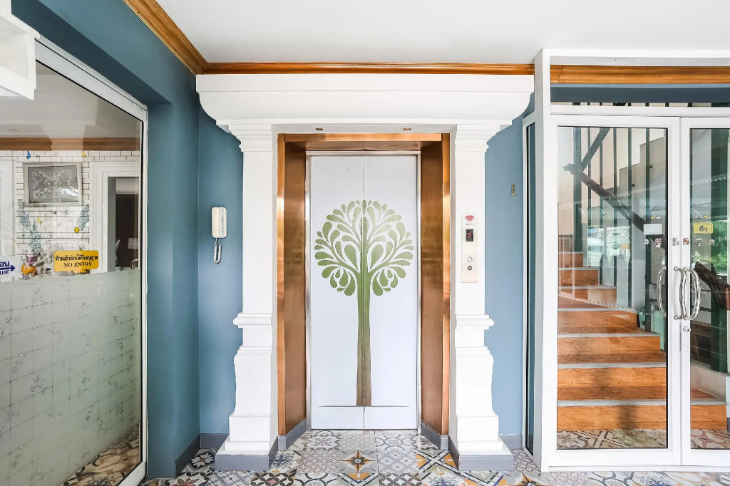 The Lilly Hotel
