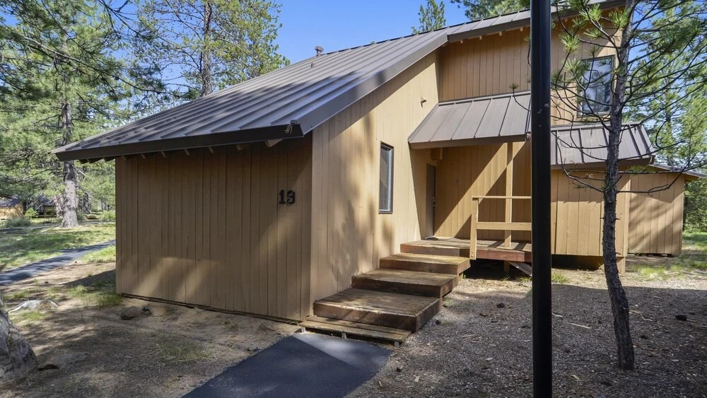 Cluster Cabin 19
