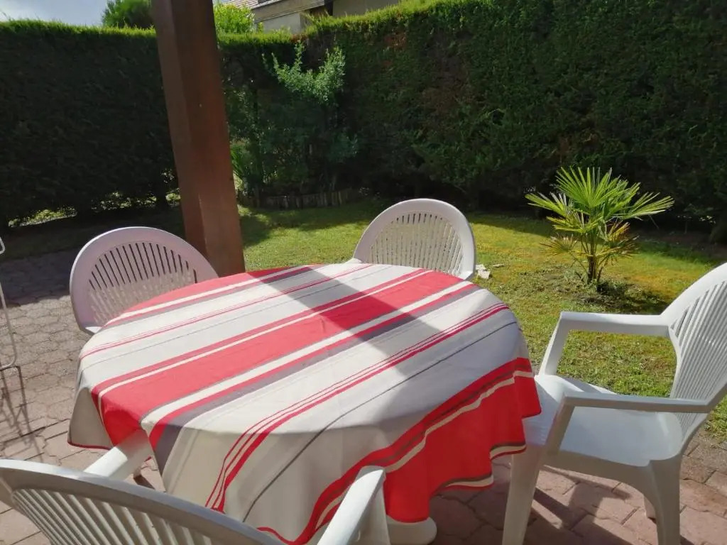 CAPBRETON Résidence LE BOSQUET AUX ECUREUILS Villa avec piscine en copropriété