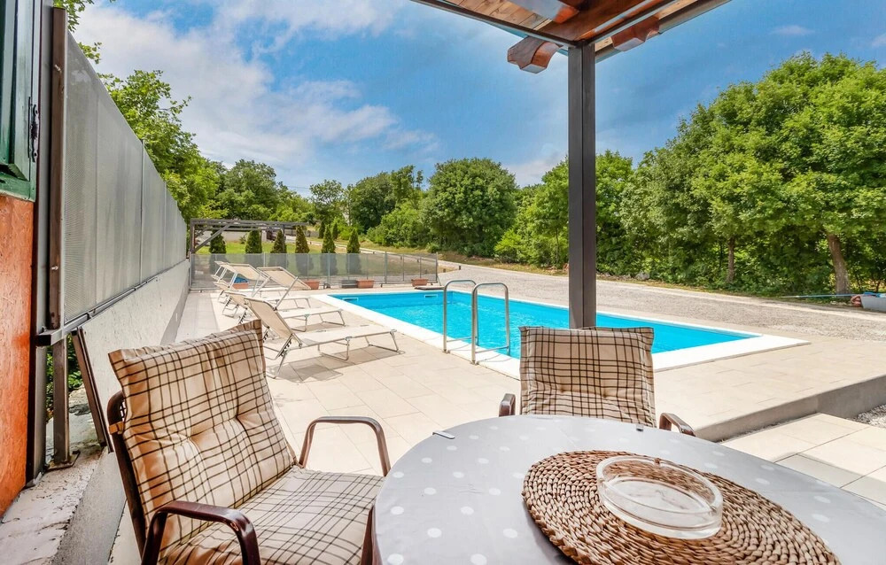 3 Bedroom Cozy Home In Hreljin