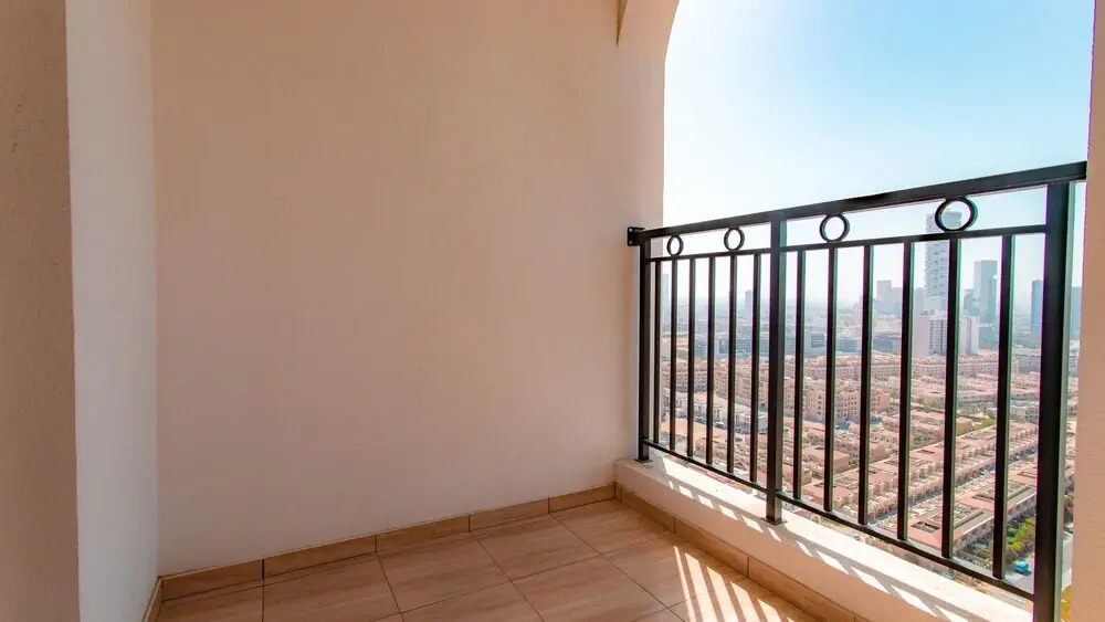 Lively apt near Dubai Sports City