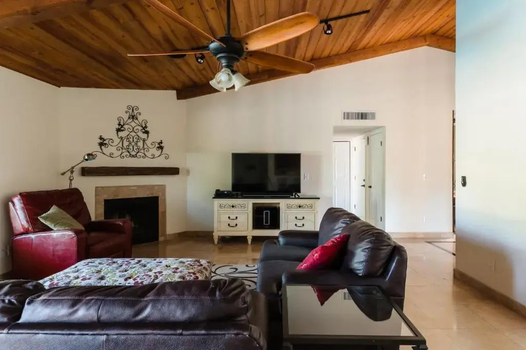 Desert Ridge by Avantstay Spacious Oasis w/ Pool & Hot Tub