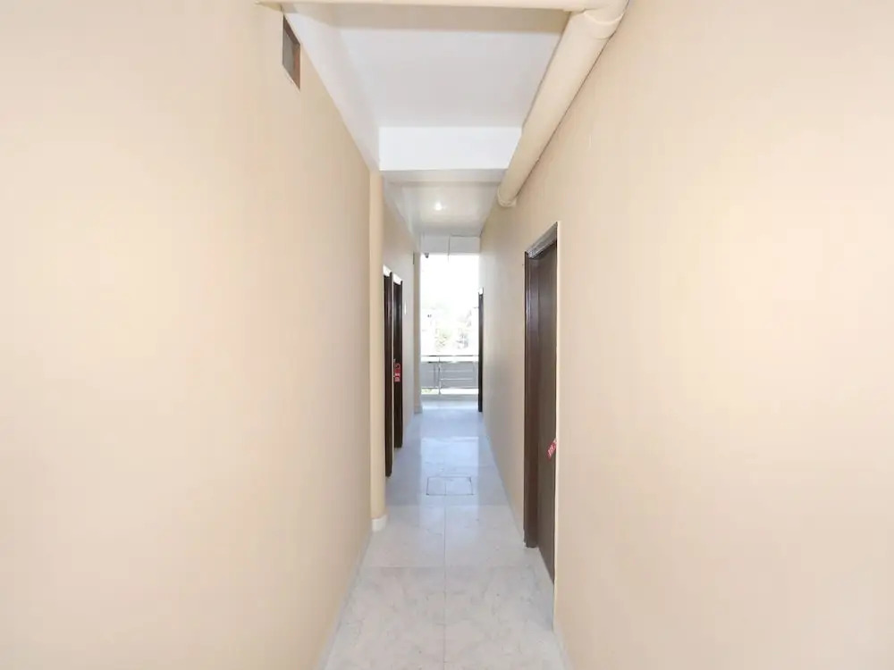 OYO 12379 Hotel Riyasat