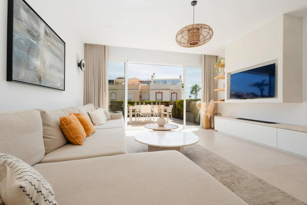 Holiday House next to the beach in Las Dunas, Bahía de Marbella