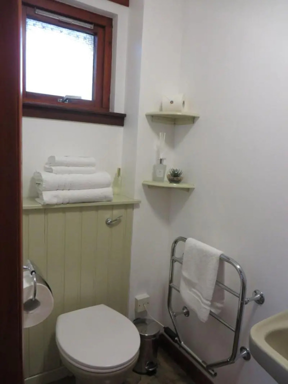 Eriskay Guest House and Aviemore Glamping