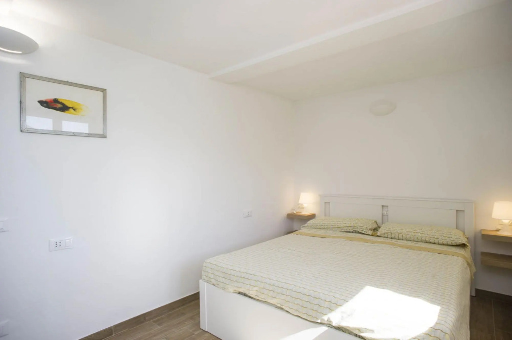 Casa del Colle sleeps 4 on the first floor equipped with every comfort near Procchio-CASA DEL COLLE