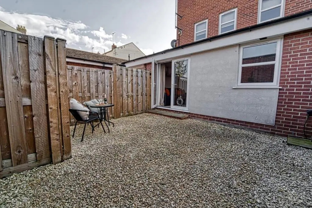 Lovely 2 Bedroom Apartment With Parking