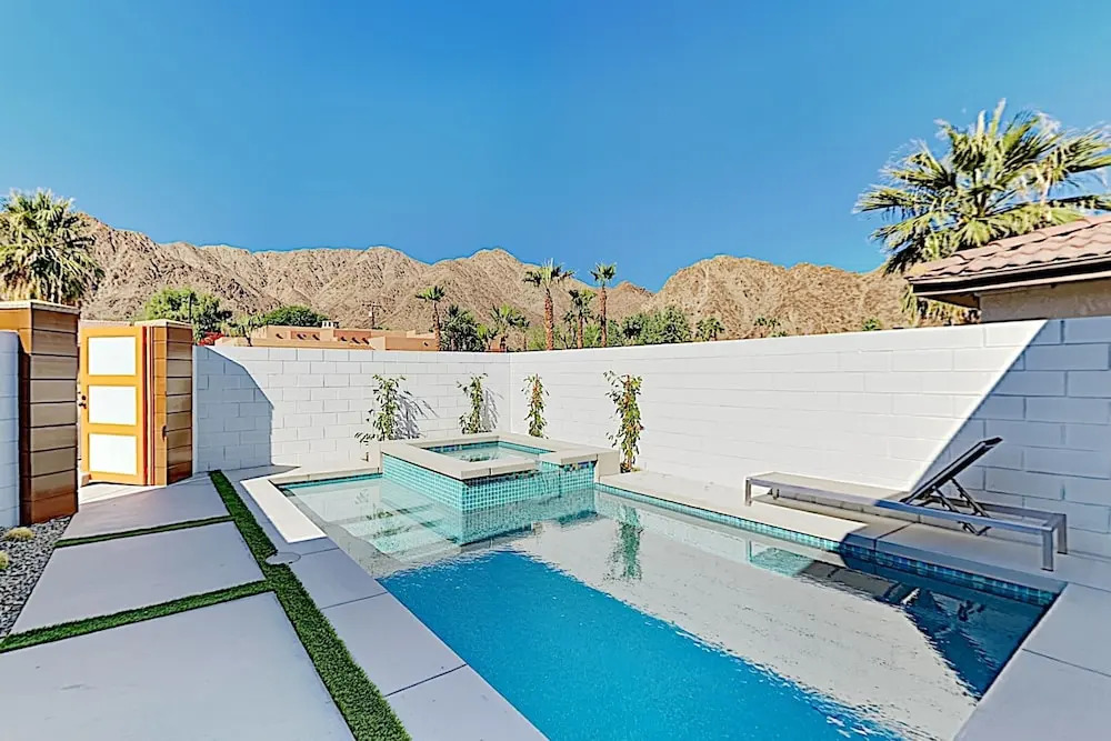 New-Build Beauty w/ Pool, Spa & Mountain Views home