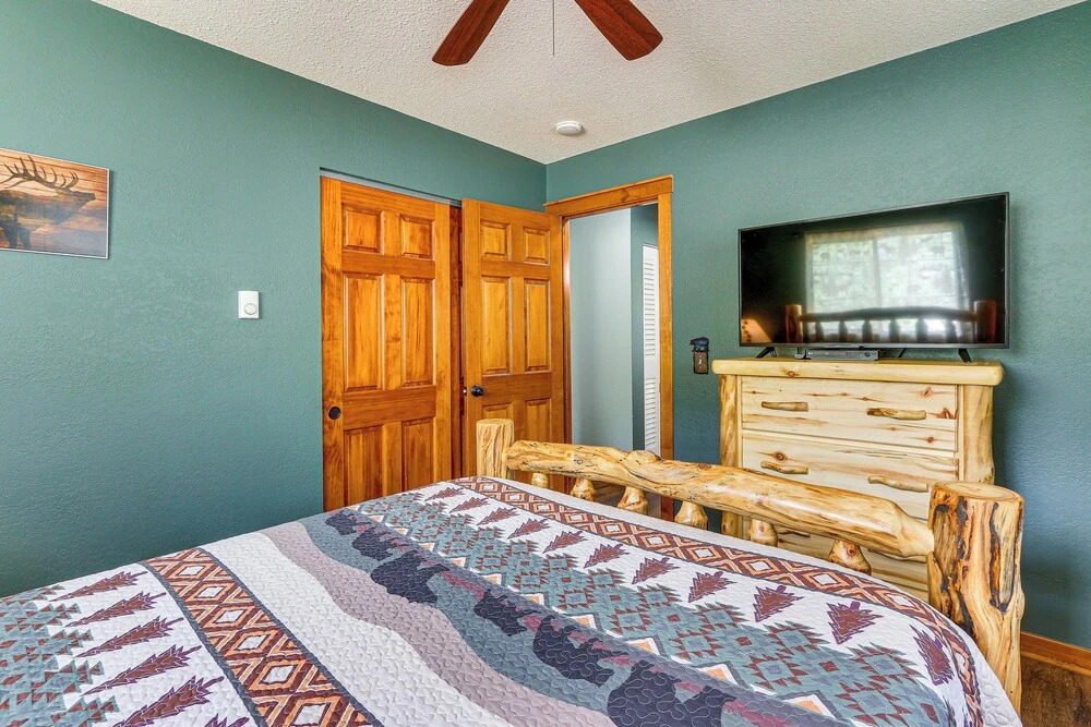 Idyllic Cabin w/ Grill & Panoramic Mtn Views!