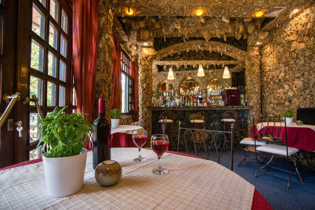Nepheli Hotel