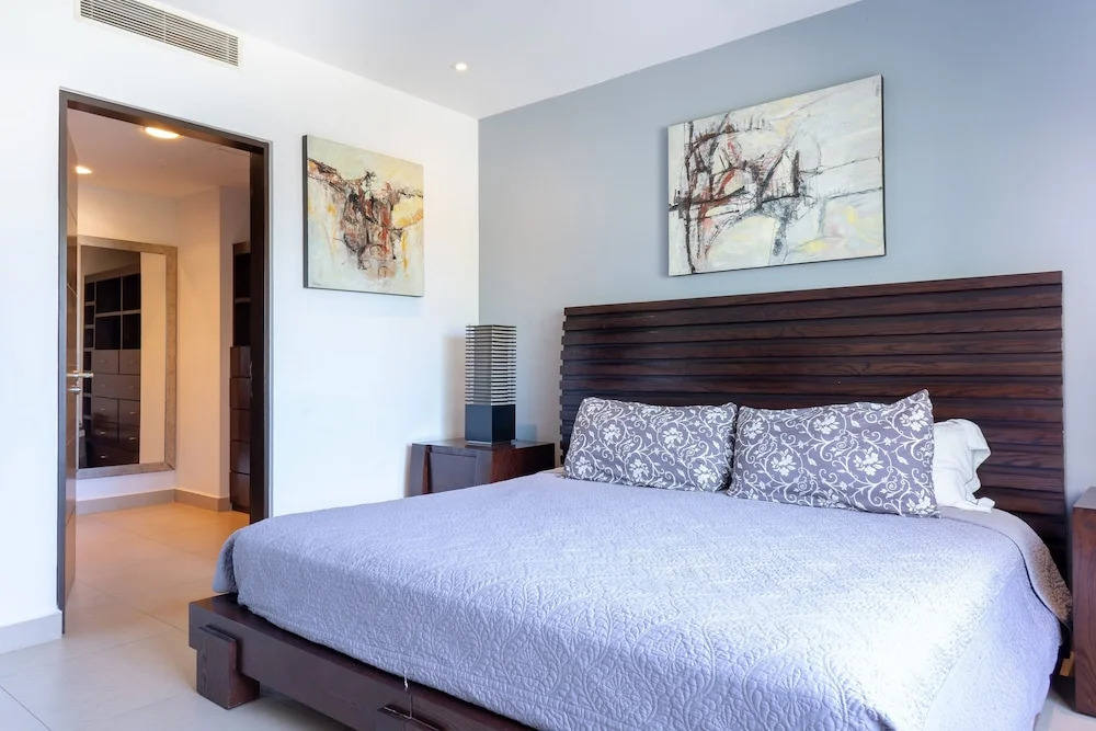 Del Viento Vaiven Penthouse 31 2 Bedroom Condo by RedAwning