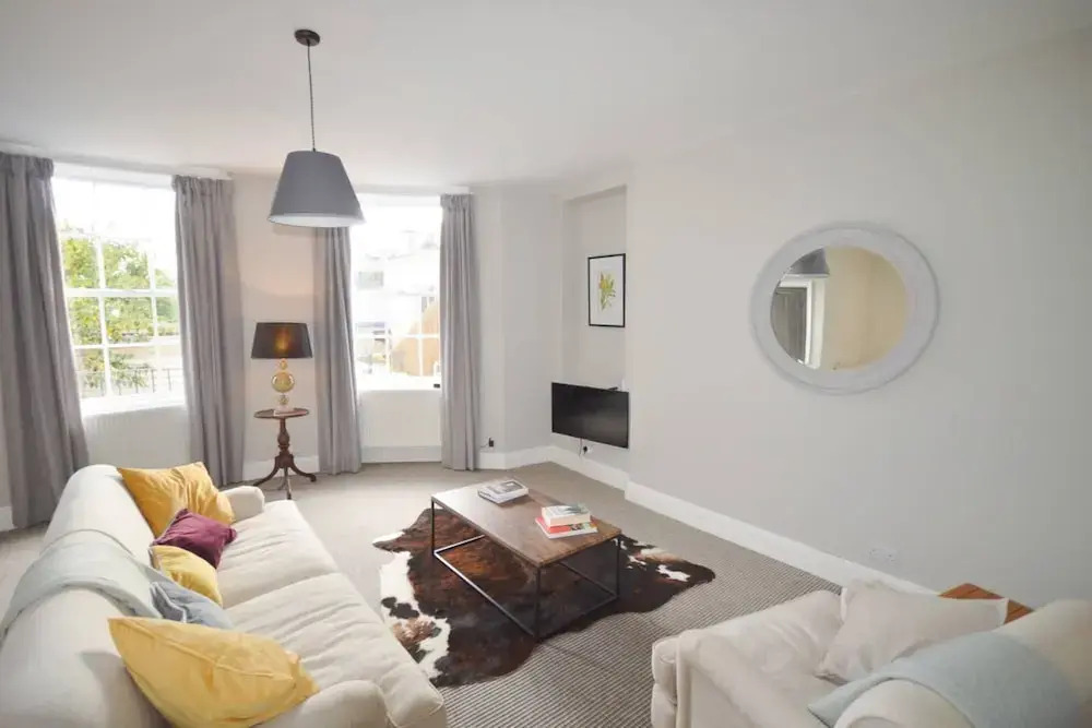 Stylish 3 Bedroom Maisonette Near City Centre