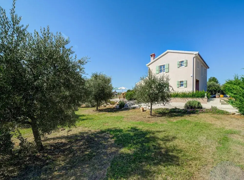 Villa in Srebrni i with Pool near Marea Beach
