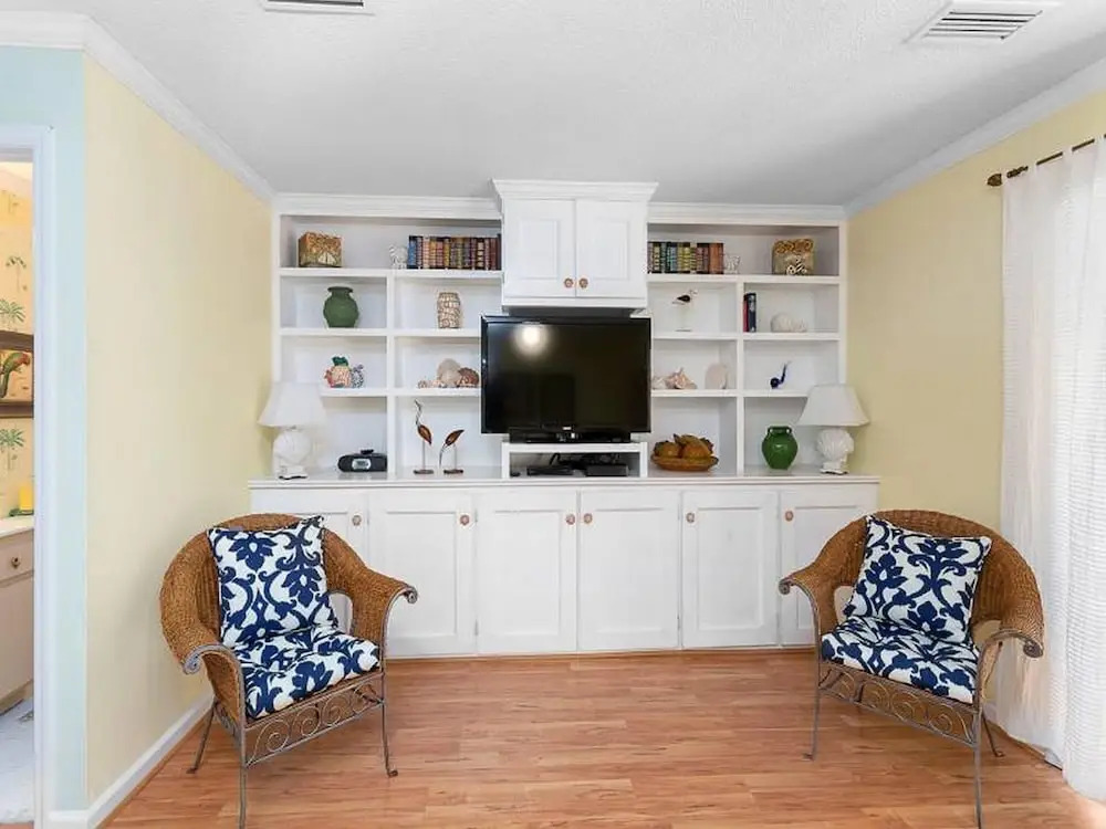 Ocean Walk Three Bedrooms by Hodnett Cooper