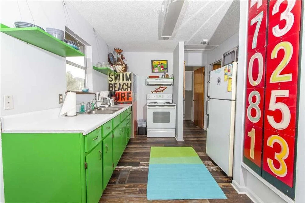 Artist Retreat, 2 Bedrooms, Summer Haven, 3 Houses to Beach, Sleeps 7