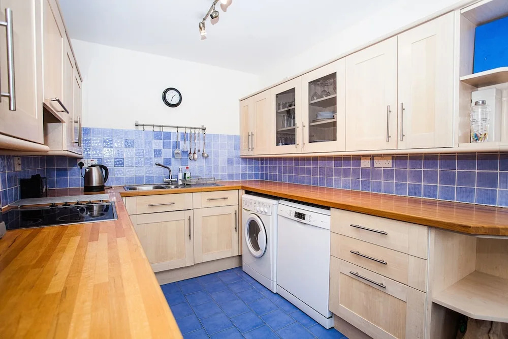 Quiet 3 Bedroom Apartment With Stunning Views