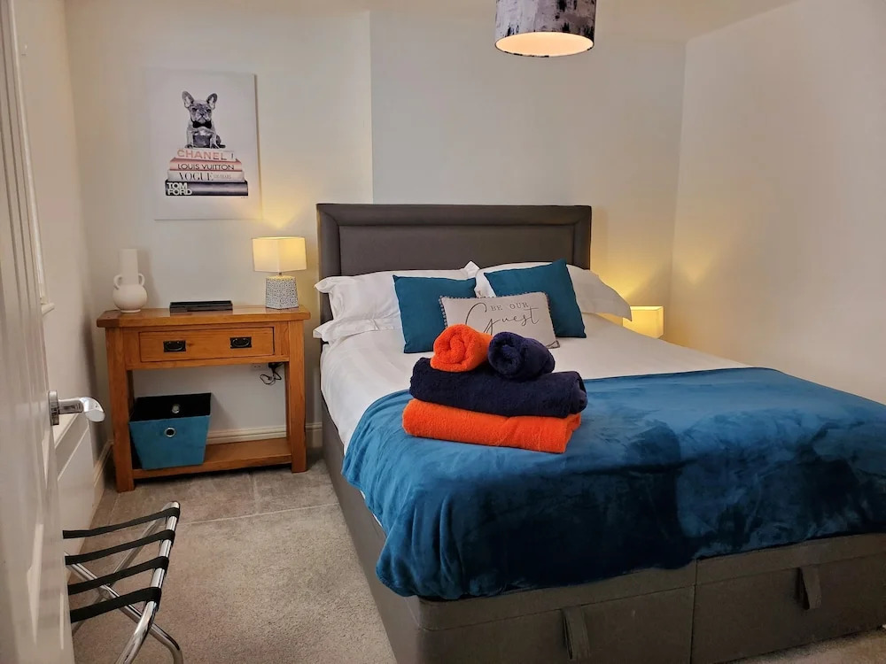 Ipswich Town center Gem Sleep 5
