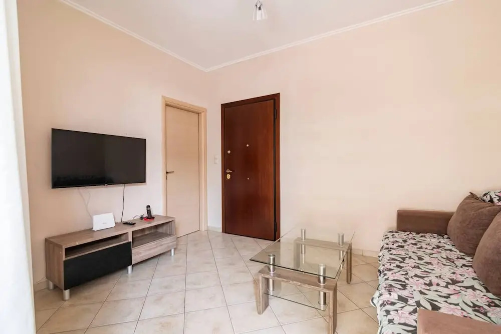 "whole House in Kolonos, Centre of Athens"