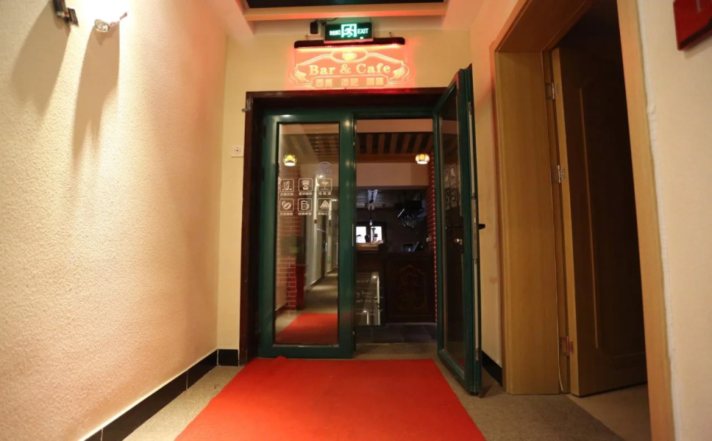 Happy Dragon Ally Hotel