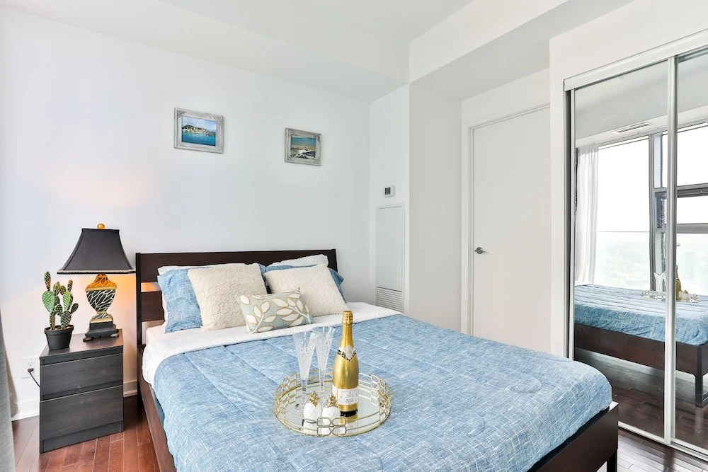 Exquisite 55th Floor 2 Bed 2 Bath Parking