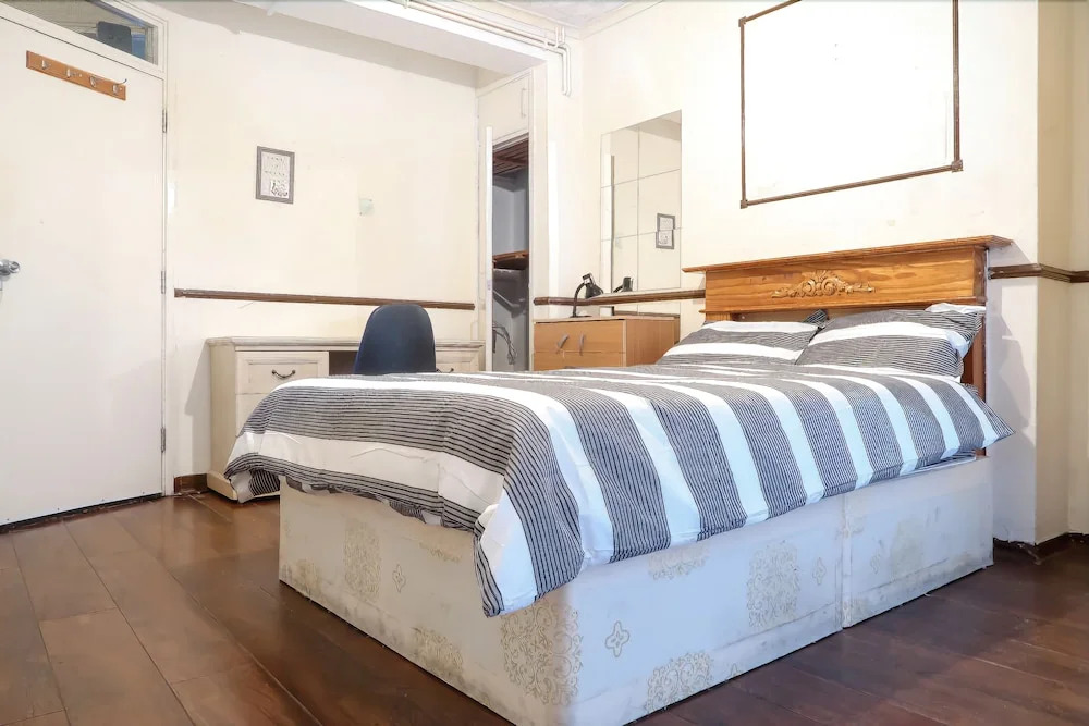Broxbourne House - Deluxe Room