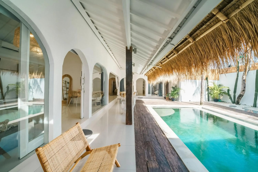 Villa Santorini - Boho-Chic 3-Bedroom Villa in the Heart of Berawa!