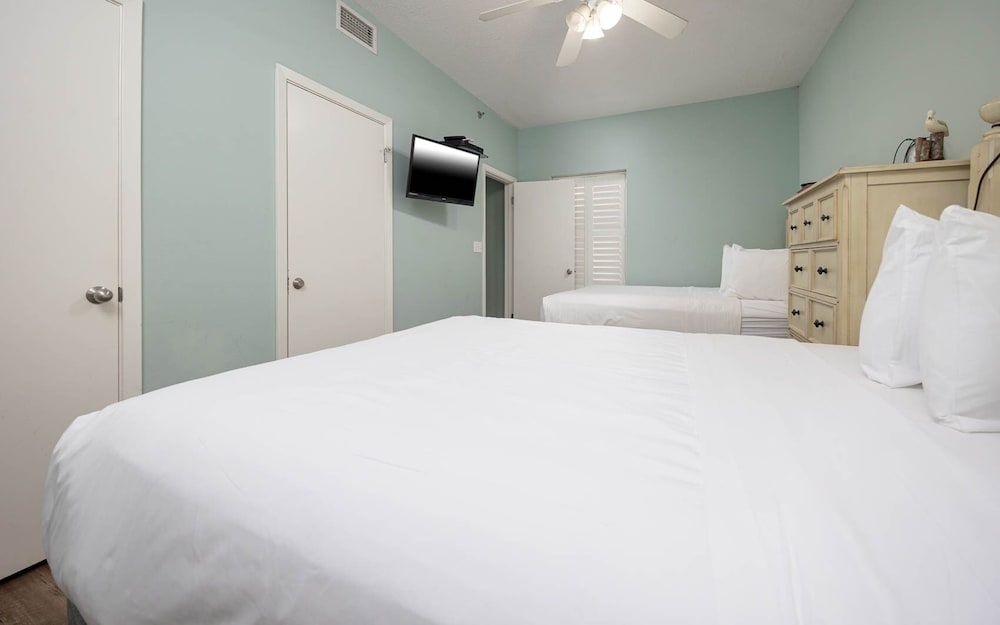 Phoenix V 1515 2 Bedroom Condo