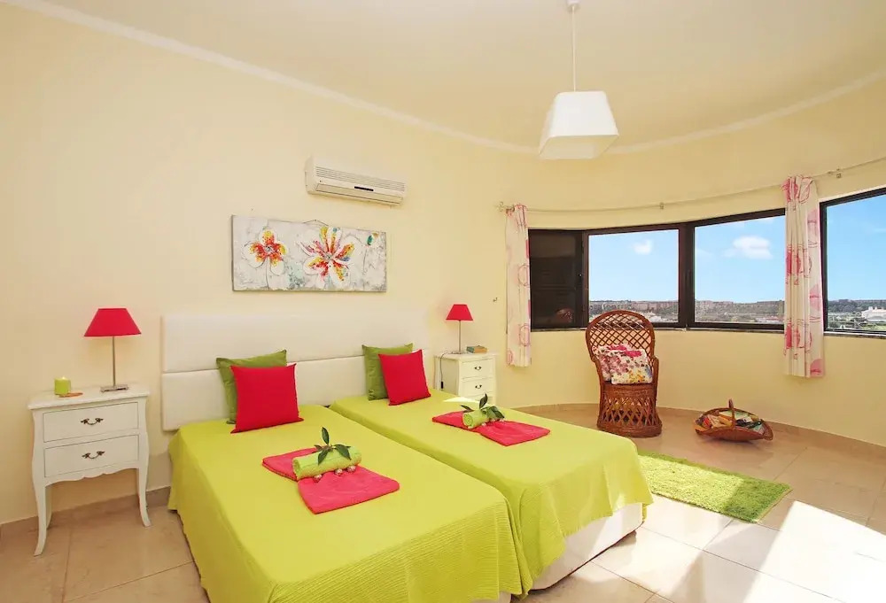 Villa Saint John - com piscina aquecível e vista mar em Albufeira
