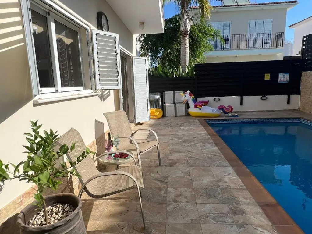 3bdr villa-pool/700m from a blue flag beach
