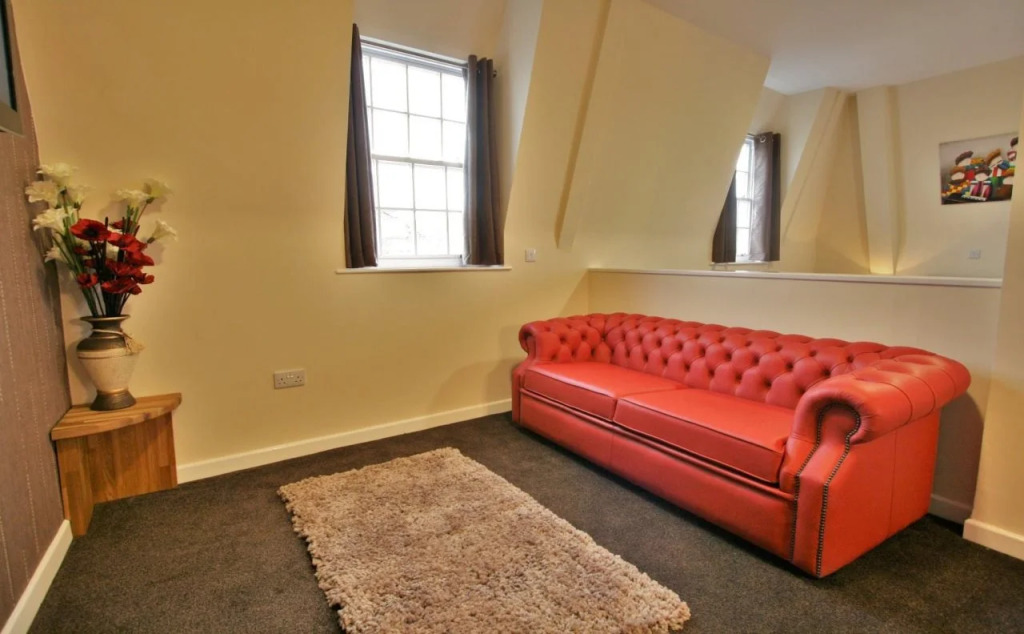 Central Hotel Gloucester by RoomsBooked