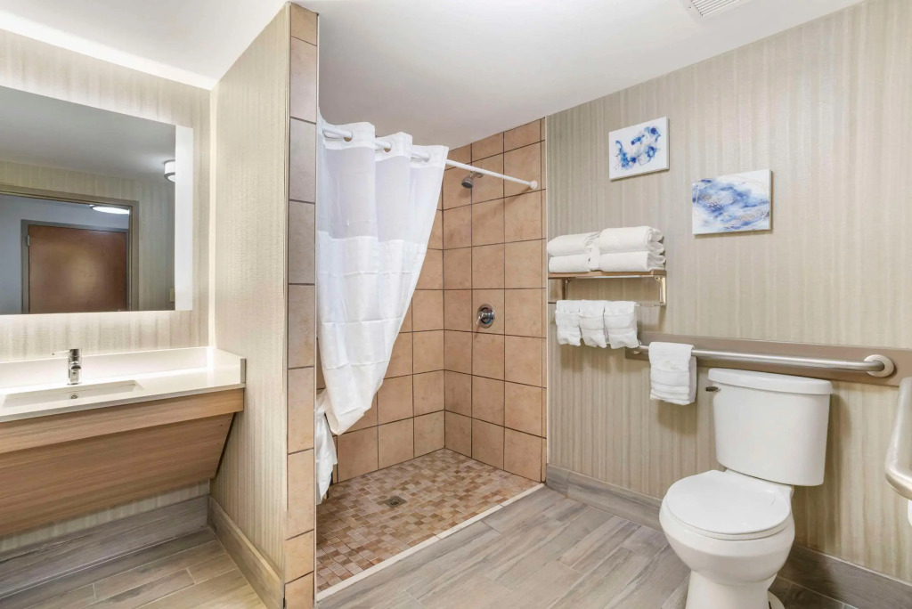 Comfort Suites At WestGate Mall