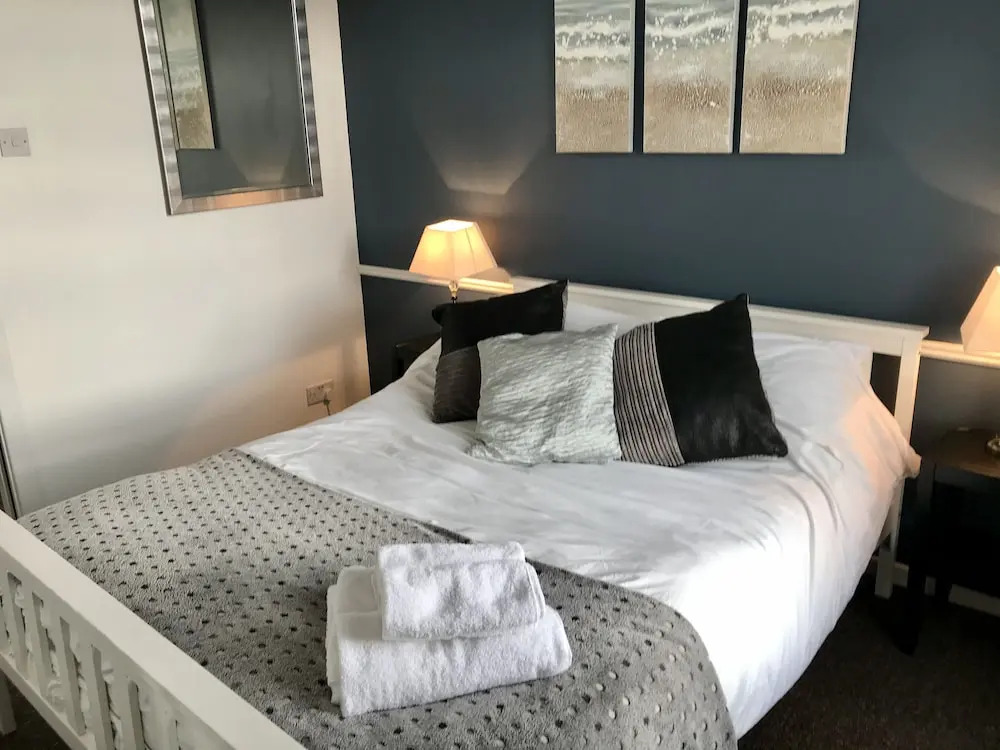 3 Bedroom House Close to M6 & M55