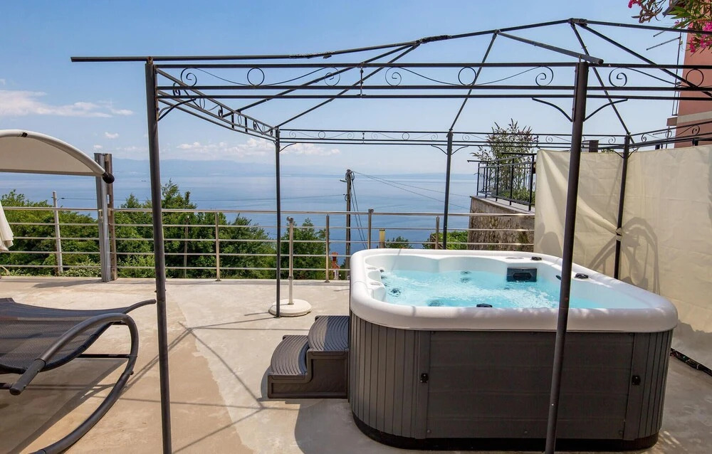 Awesome Apartment in Moscenicka Draga With Wifi and 1 Bedrooms