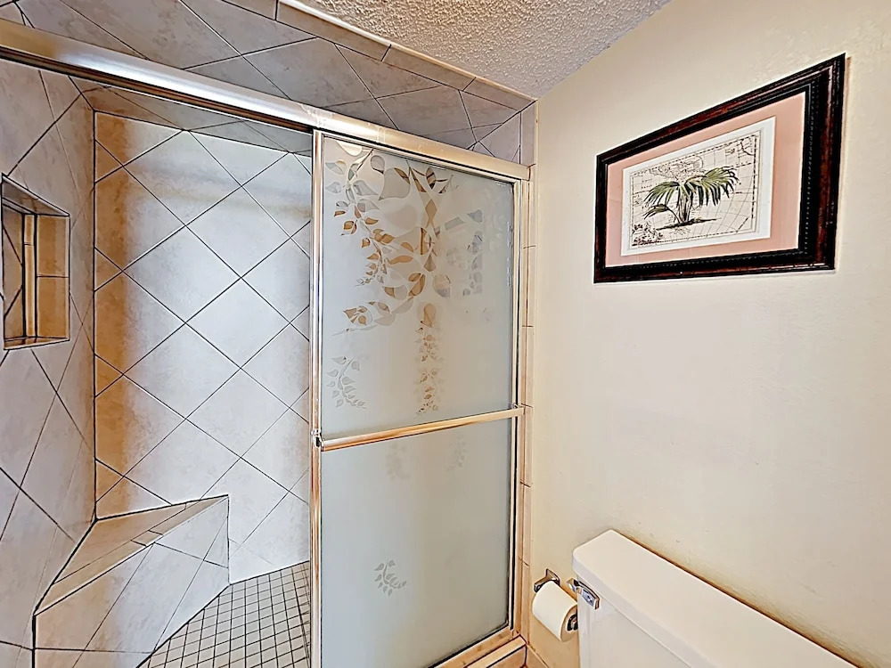 New Listing! All-suite Hideaway W/ Gulf Views 2 Bedroom Condo