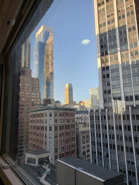 Hotel and the City, Empire State Building