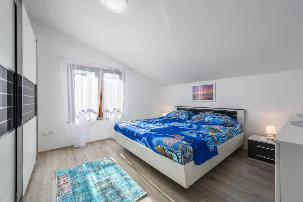PHAROS house with apartment