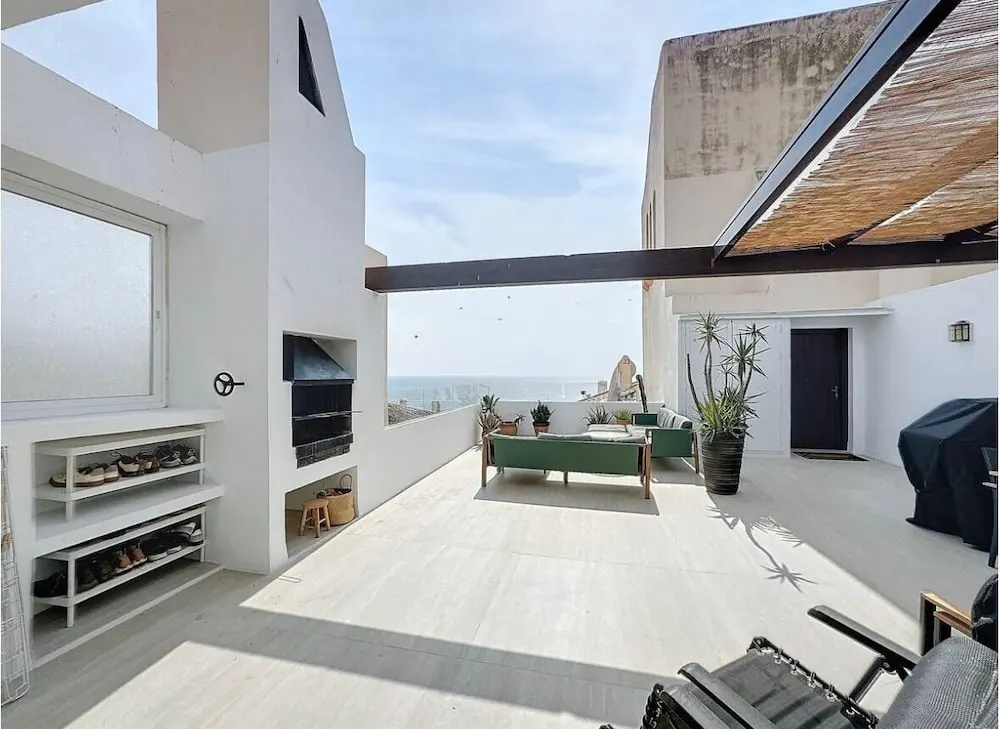 Mb.b53 - Beachfront Penthouse With Sea Views