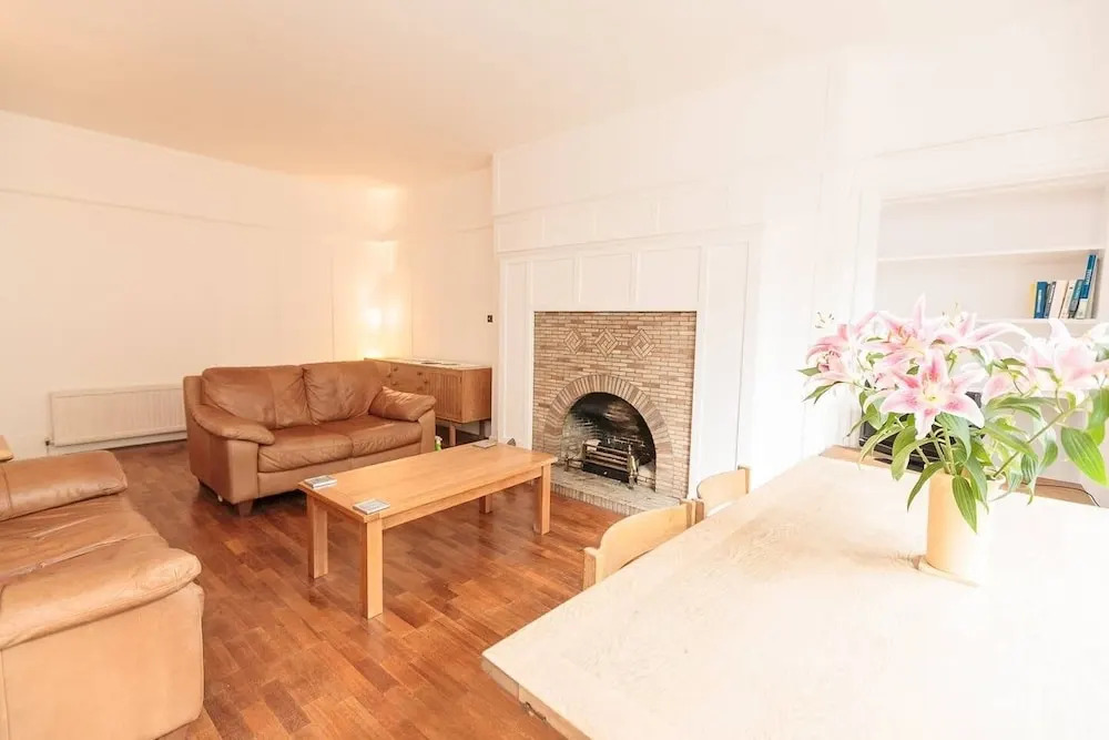 Cosy 2br, City Centre Apartment