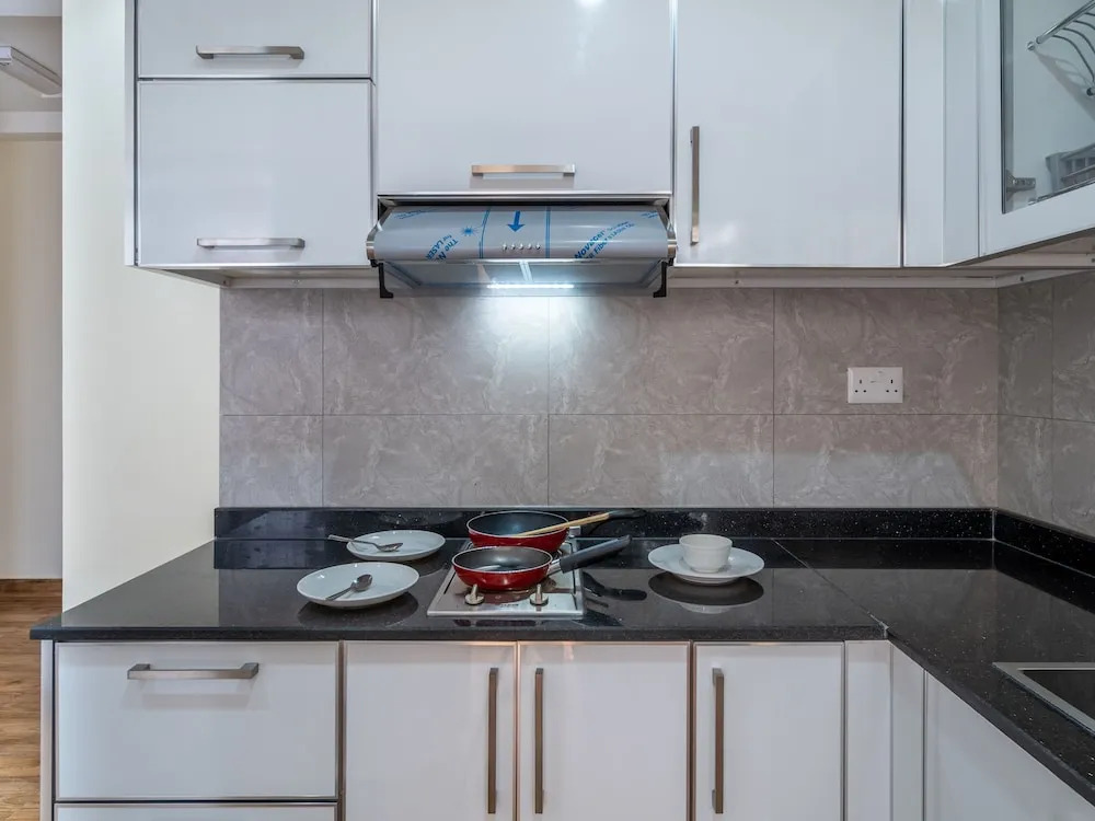 OYO Townhouse 156 Rose Hotel Apartments.